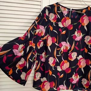 Bell sleeve flowing top floral pattern